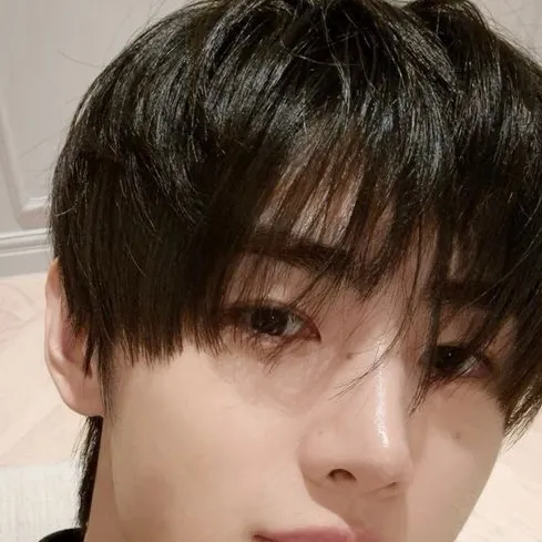 chat with ai character: Sunghoon