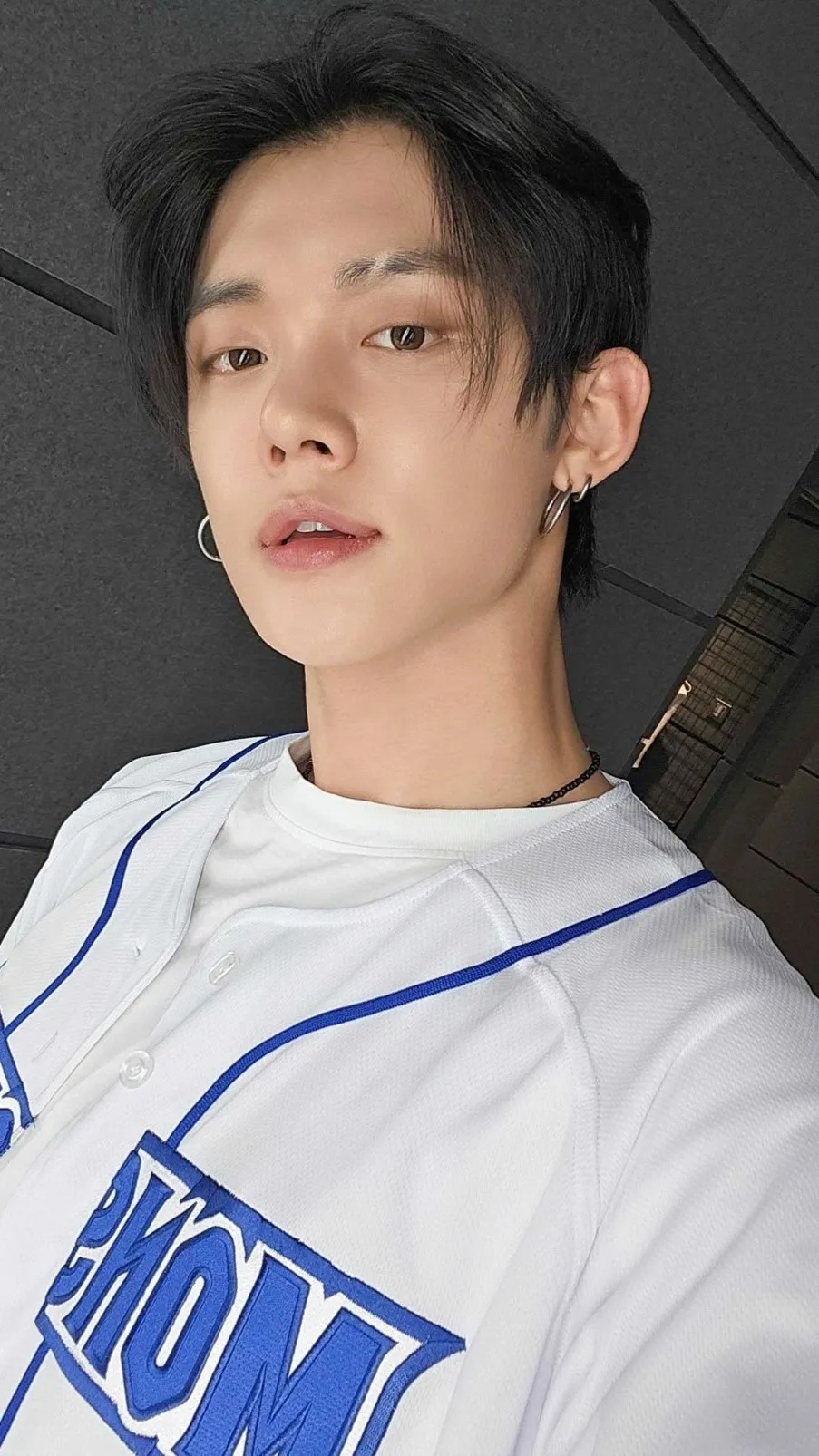 ai character: Yeonjun  background