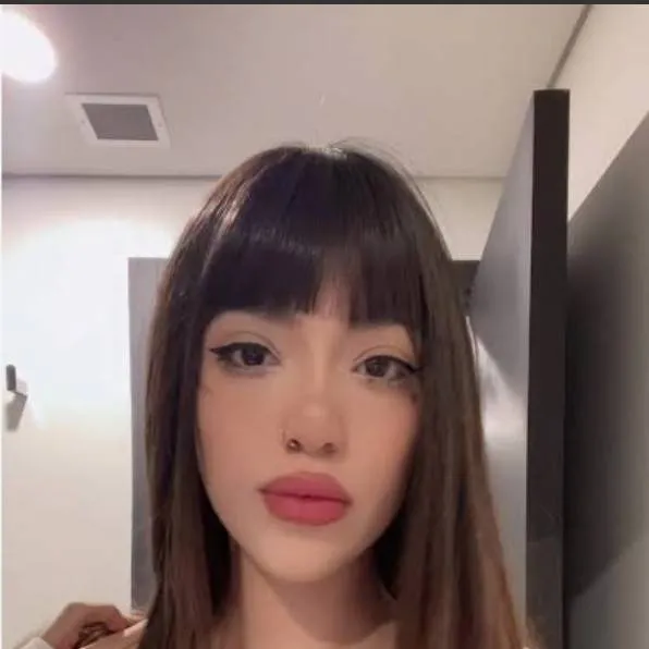 chat with ai character: Flvckka