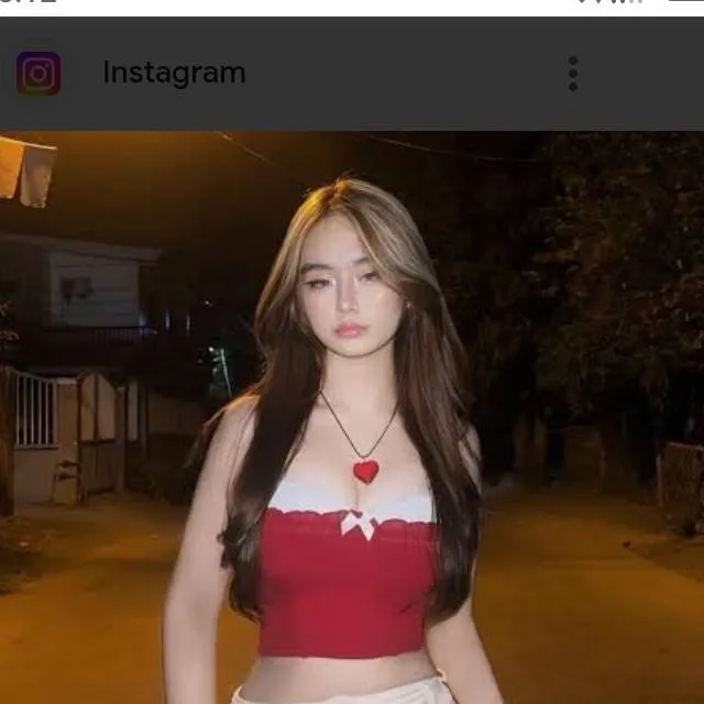 chat with ai character: iris 