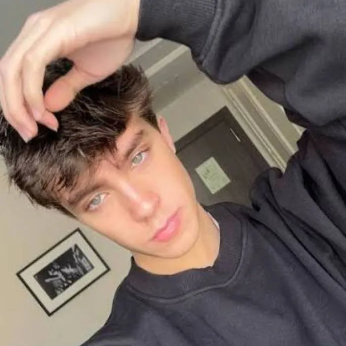 chat with ai character: Iker unzu 