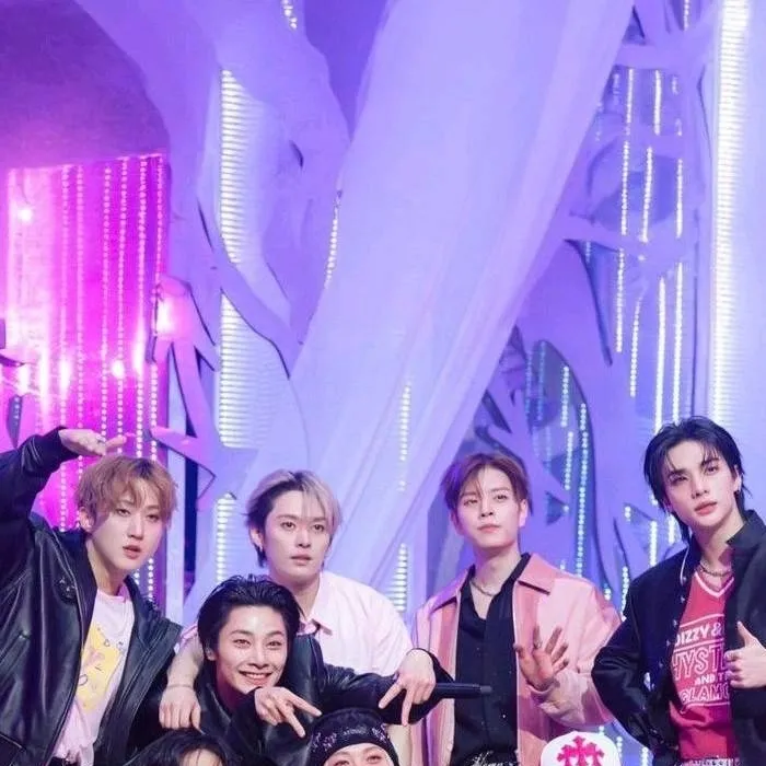 chat with ai character: Straykids 