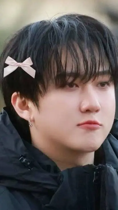 ai character: Changbin  background