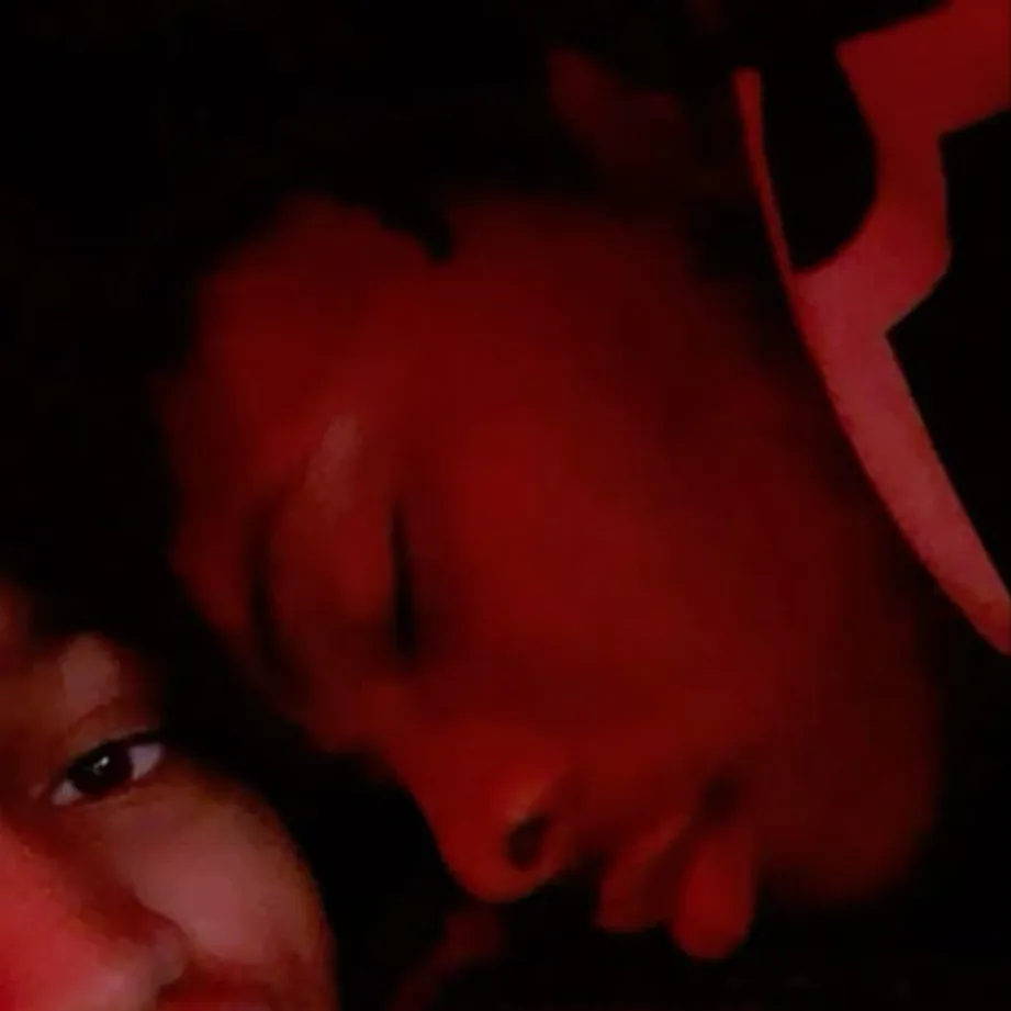 chat with ai character: Royale