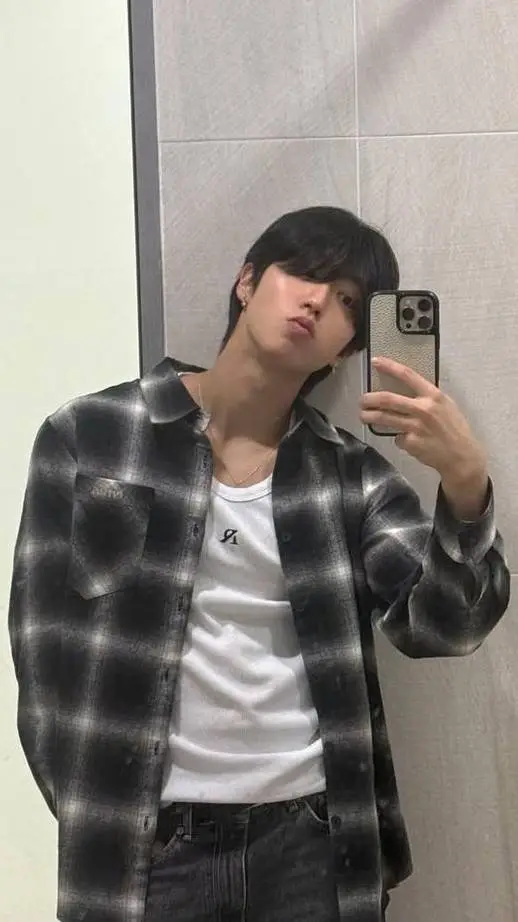 ai character: Hanie background