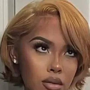 chat with ai character: Lola "Bunny"