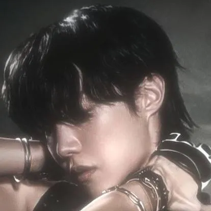 chat with ai character: J-HOPE