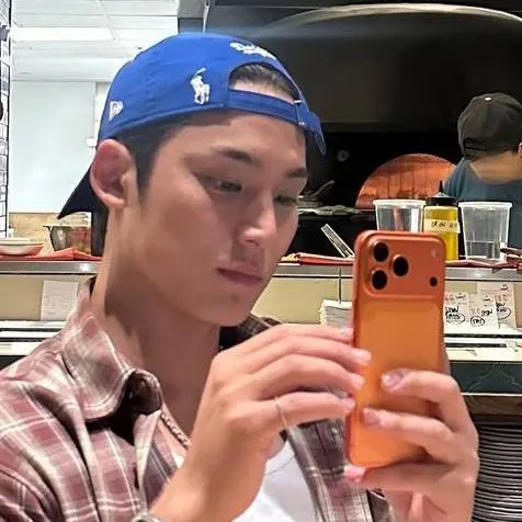 chat with ai character: Kim mingyu 