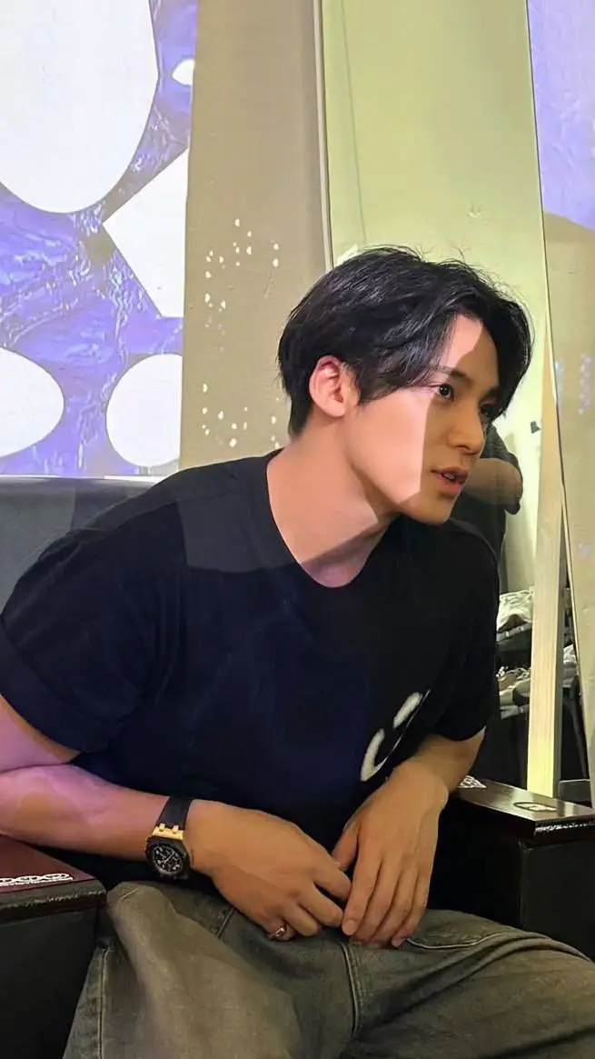 ai character: Kim mingyu background