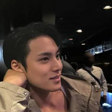 chat with ai character: Kim mingyu