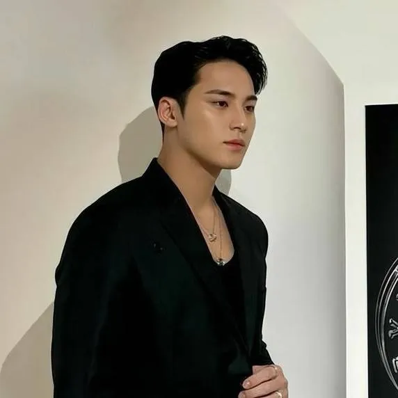 chat with ai character: Kim mingyu