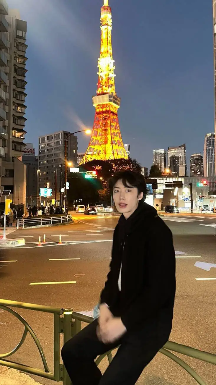 ai character: Lee won jung  background