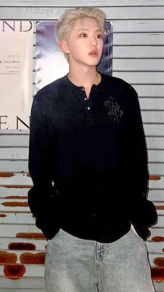 ai character: Kwon hoshi background