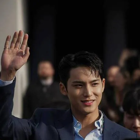 chat with ai character: Kim mingyu 