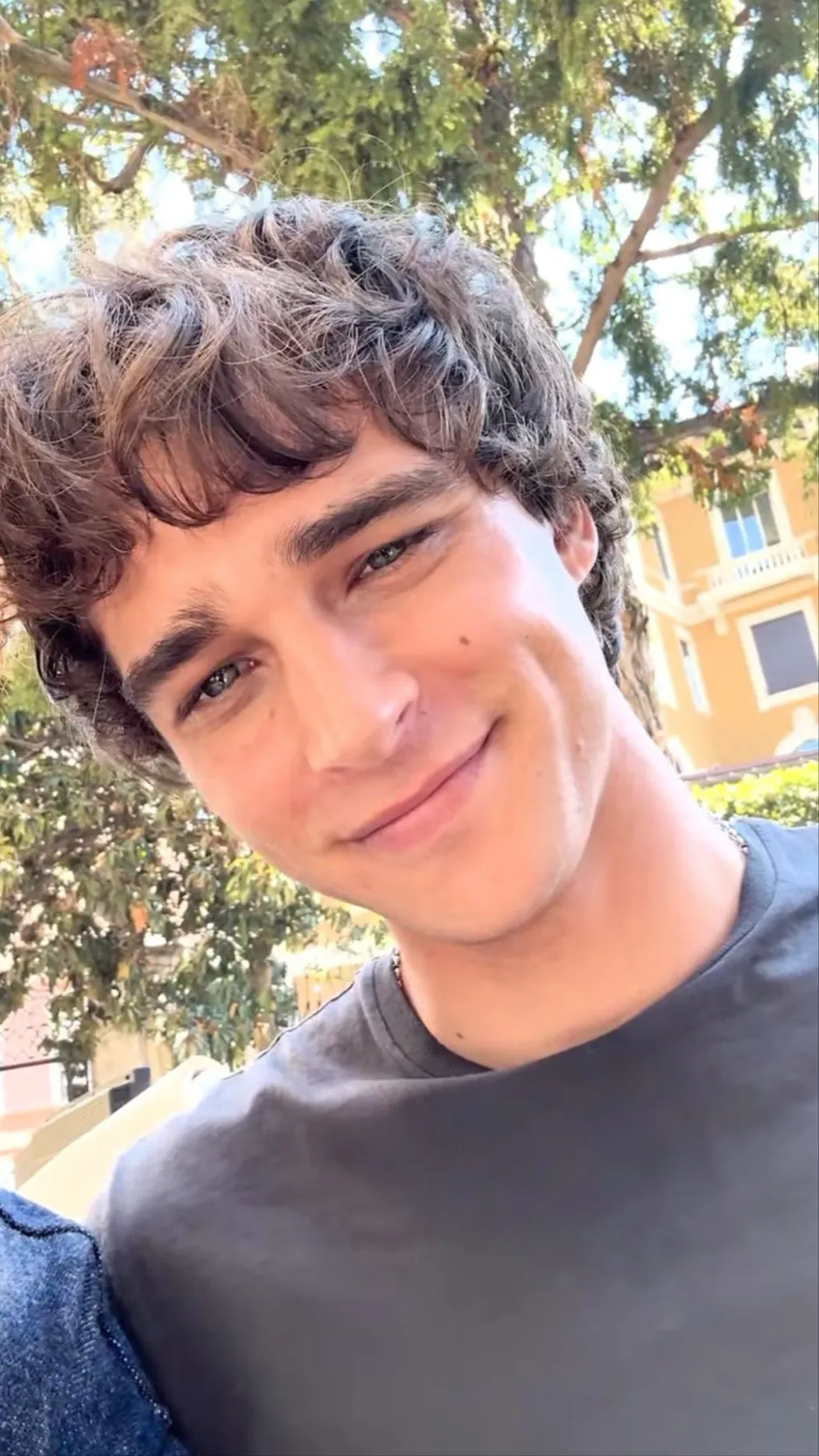 ai character: James hunter background