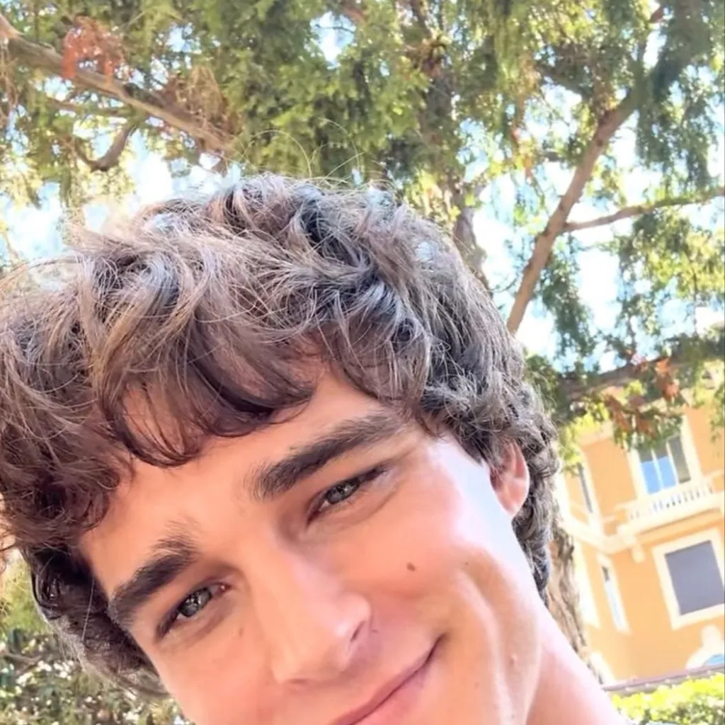 chat with ai character: James hunter