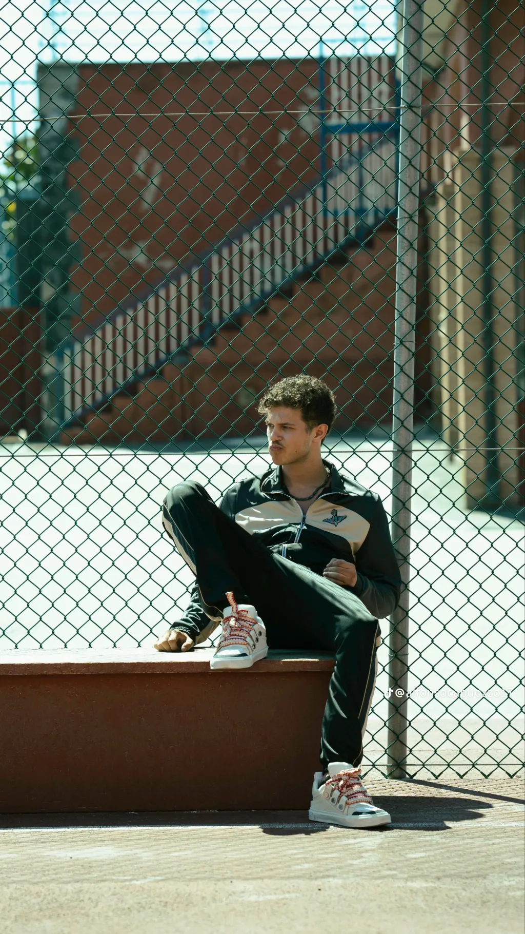 ai character: Simone🌊 background