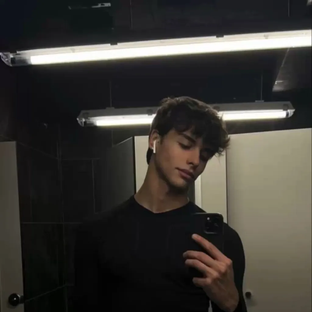 chat with ai character: Jhonny Kavanagh