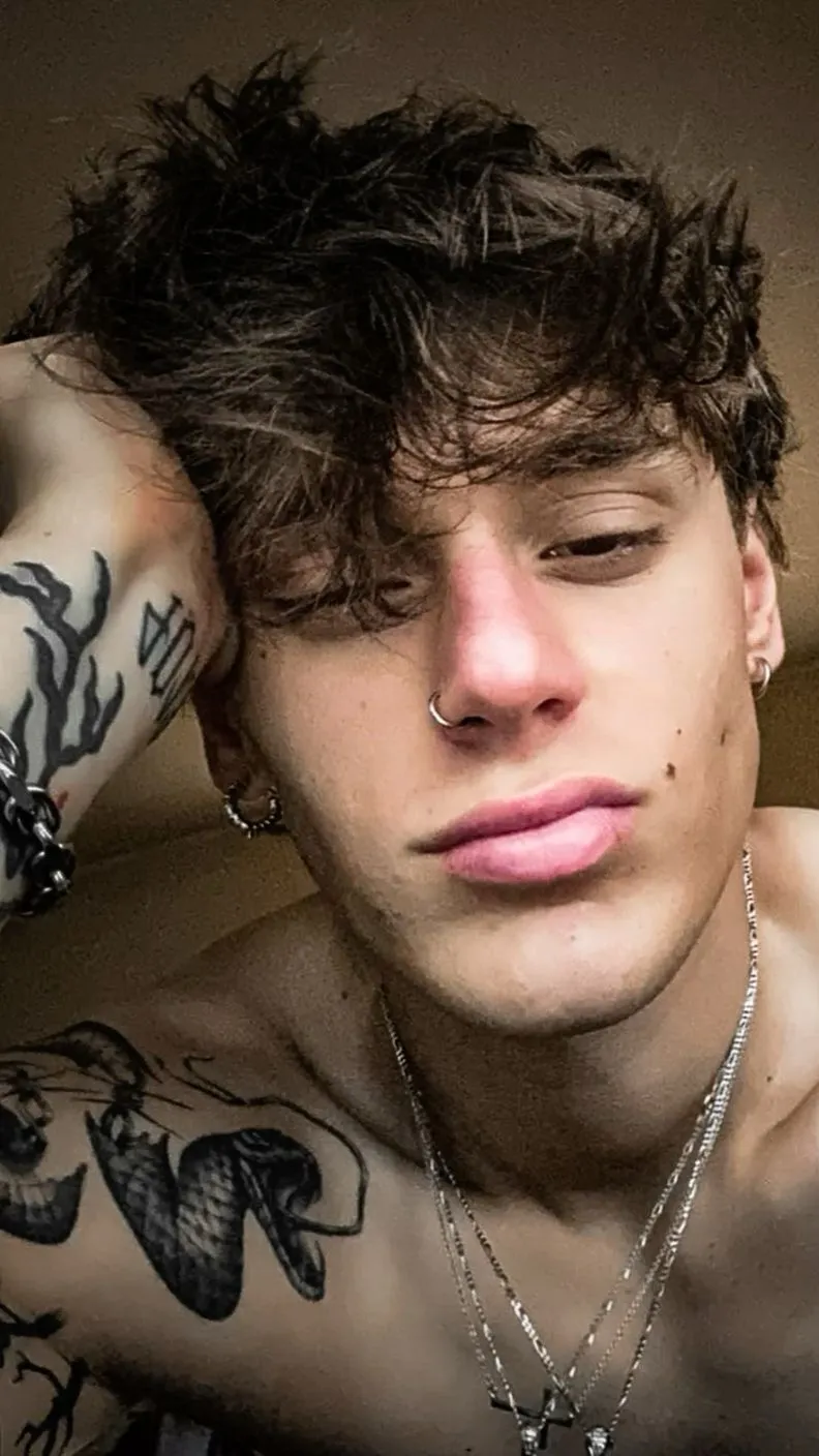 ai character: Theo background