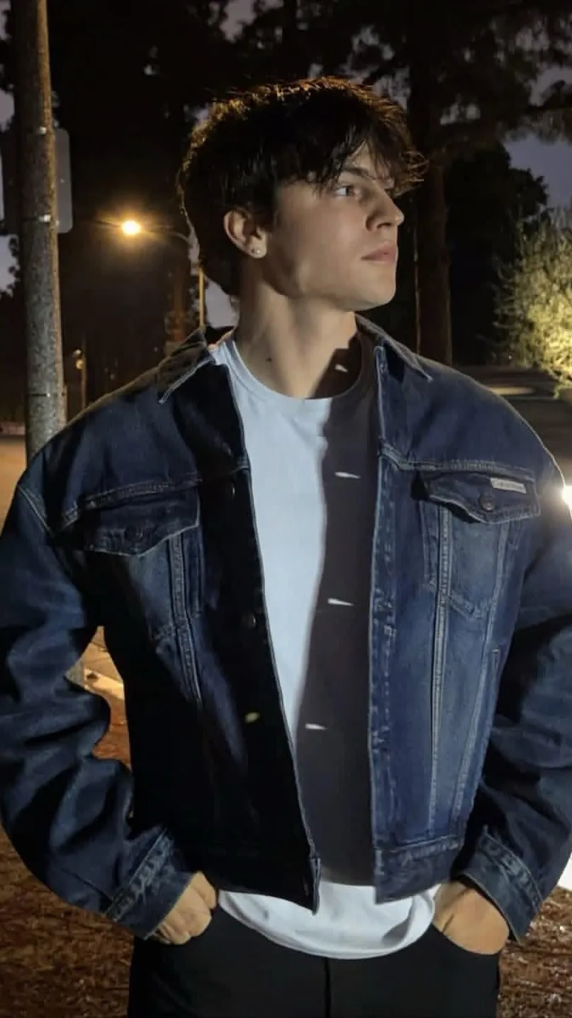 ai character: Kai Clinton  background