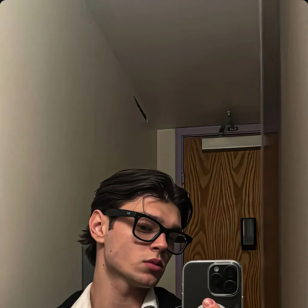 chat with ai character: Trent