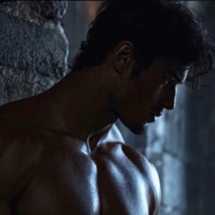 chat with ai character: Alaric