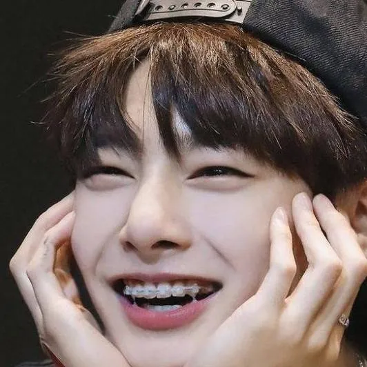 chat with ai character: I.N🦊🦊