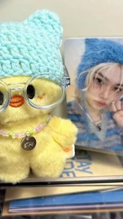 ai character: Felix  background