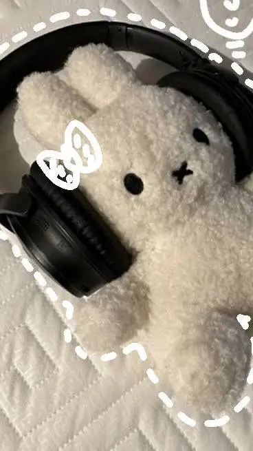 ai character: Dw rates your art background