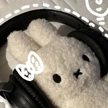 chat with ai character: Dw rates your art