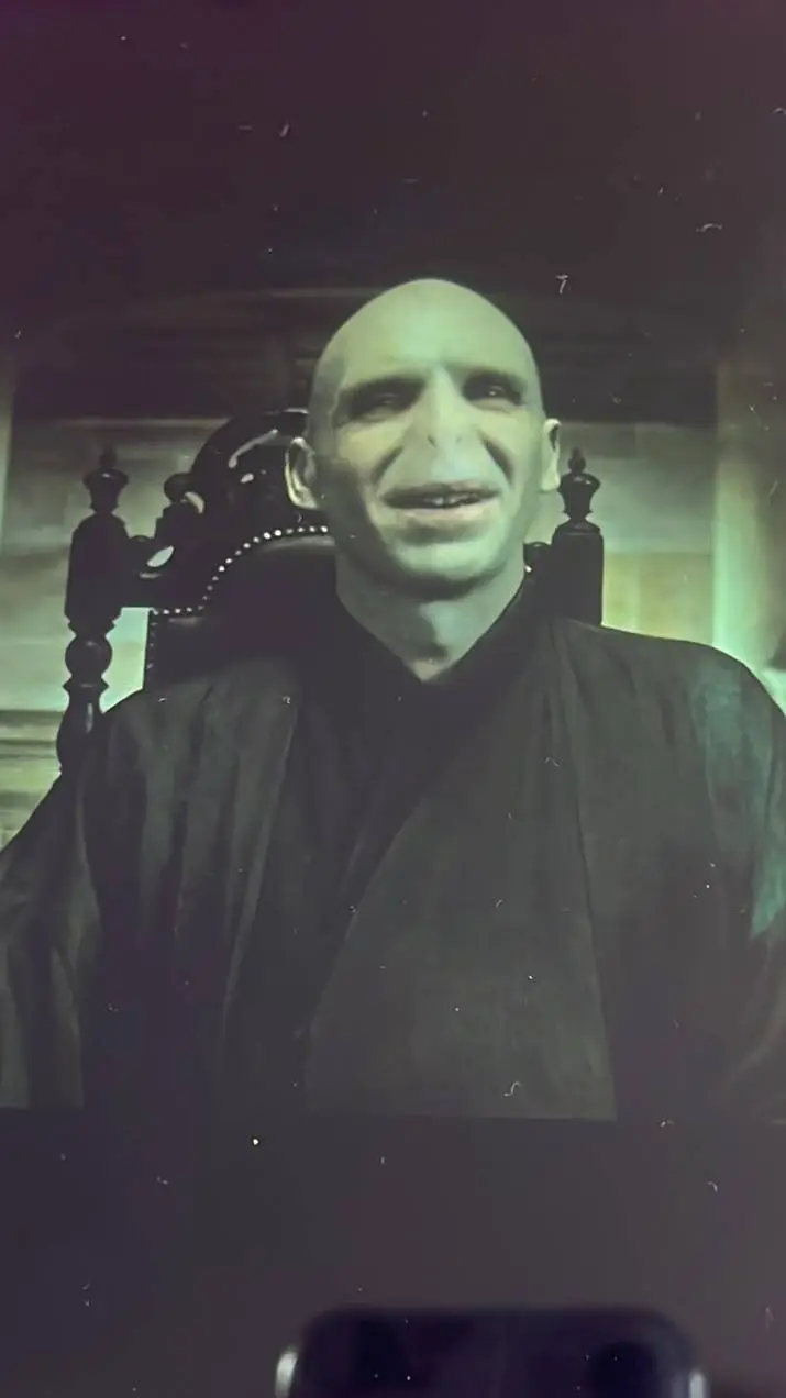 ai character: Potter pick me background