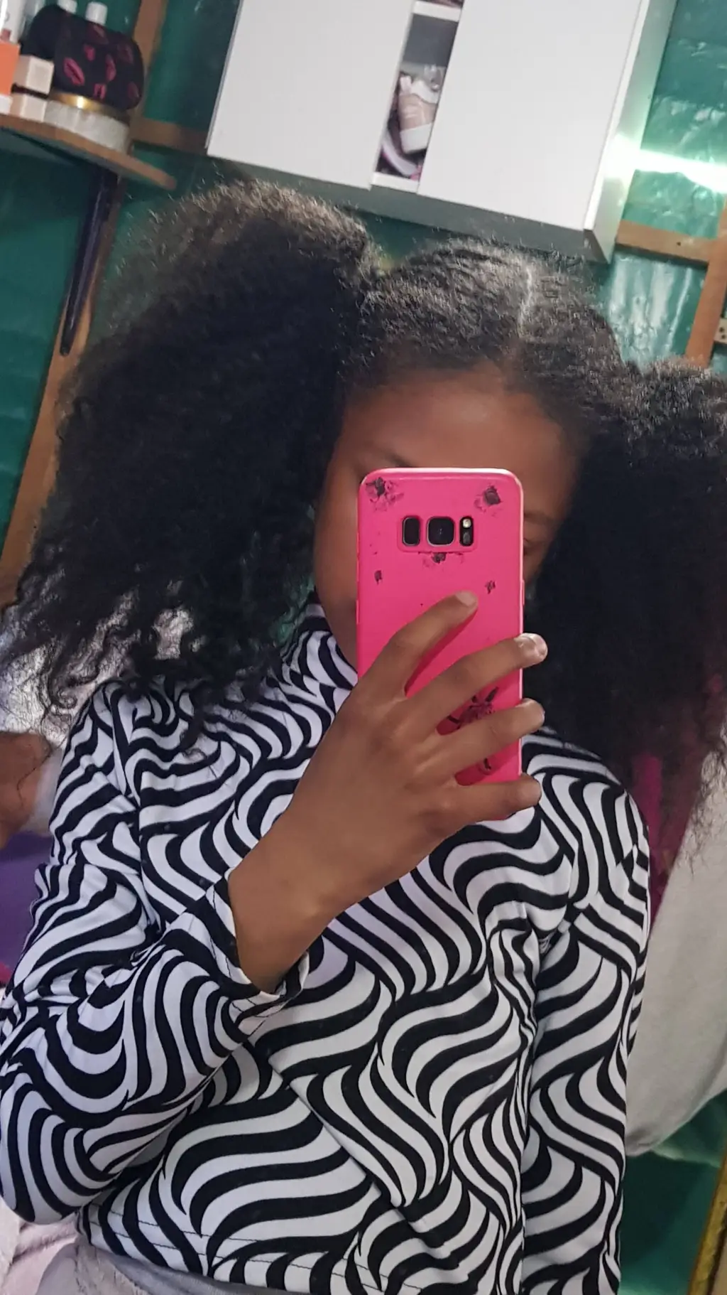 ai character: willow 💜💙 background