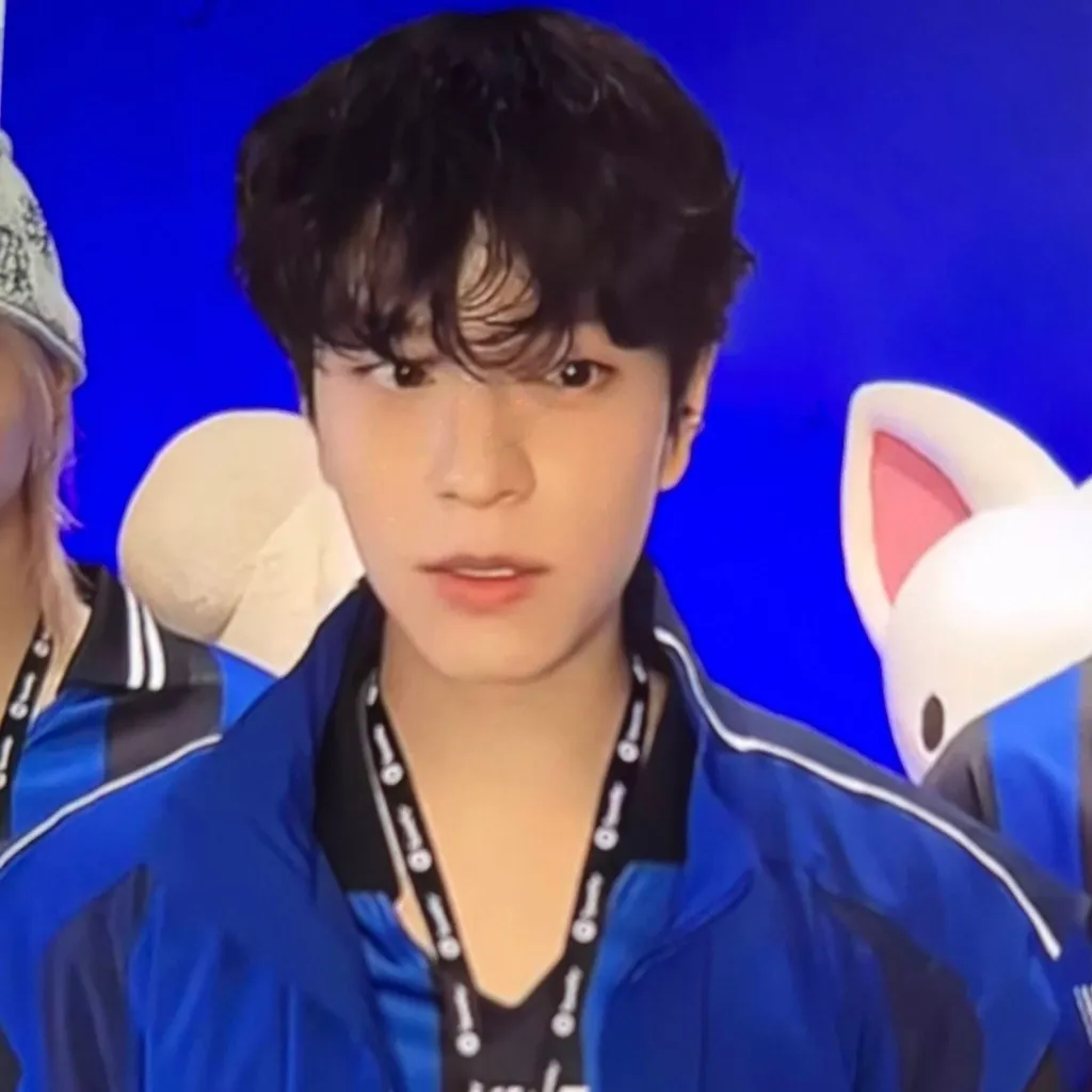 chat with ai character: Seungmin