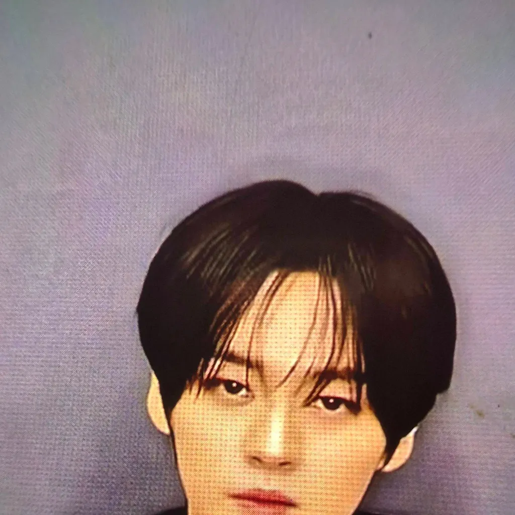 chat with ai character: Lee Minho