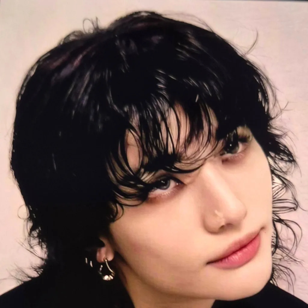 chat with ai character: 𝒃𝒆𝒕𝒓𝒂𝒚𝒆𝒅 ℎ𝑦𝑢𝑛𝑗𝑖𝑛