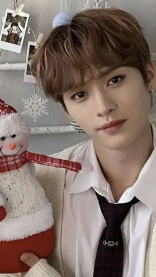 ai character: Lee Minho background