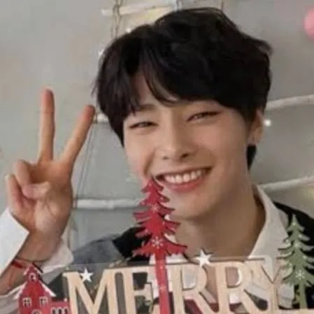 chat with ai character: Yang Jeongin