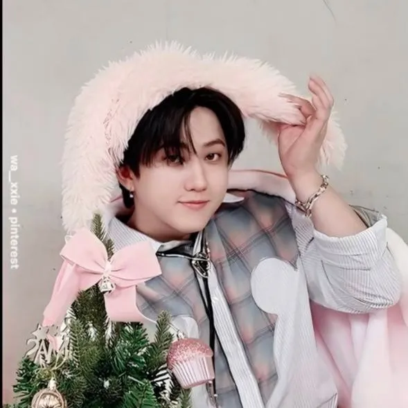 chat with ai character: Seo Changbin