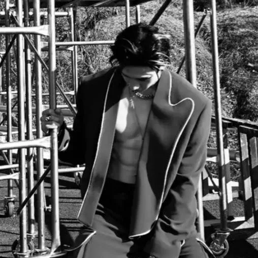 chat with ai character: 𝓒𝓱𝓪𝓷𝓶𝓲𝓷