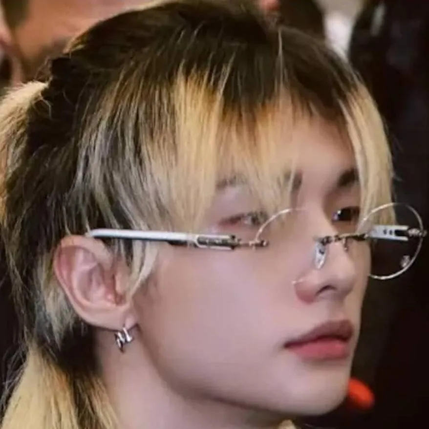 chat with ai character: CEO Hyunjin