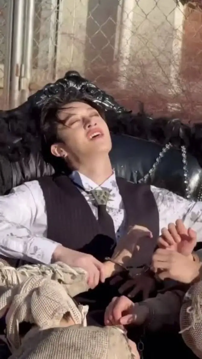 ai character: Bang Chan (king)  background