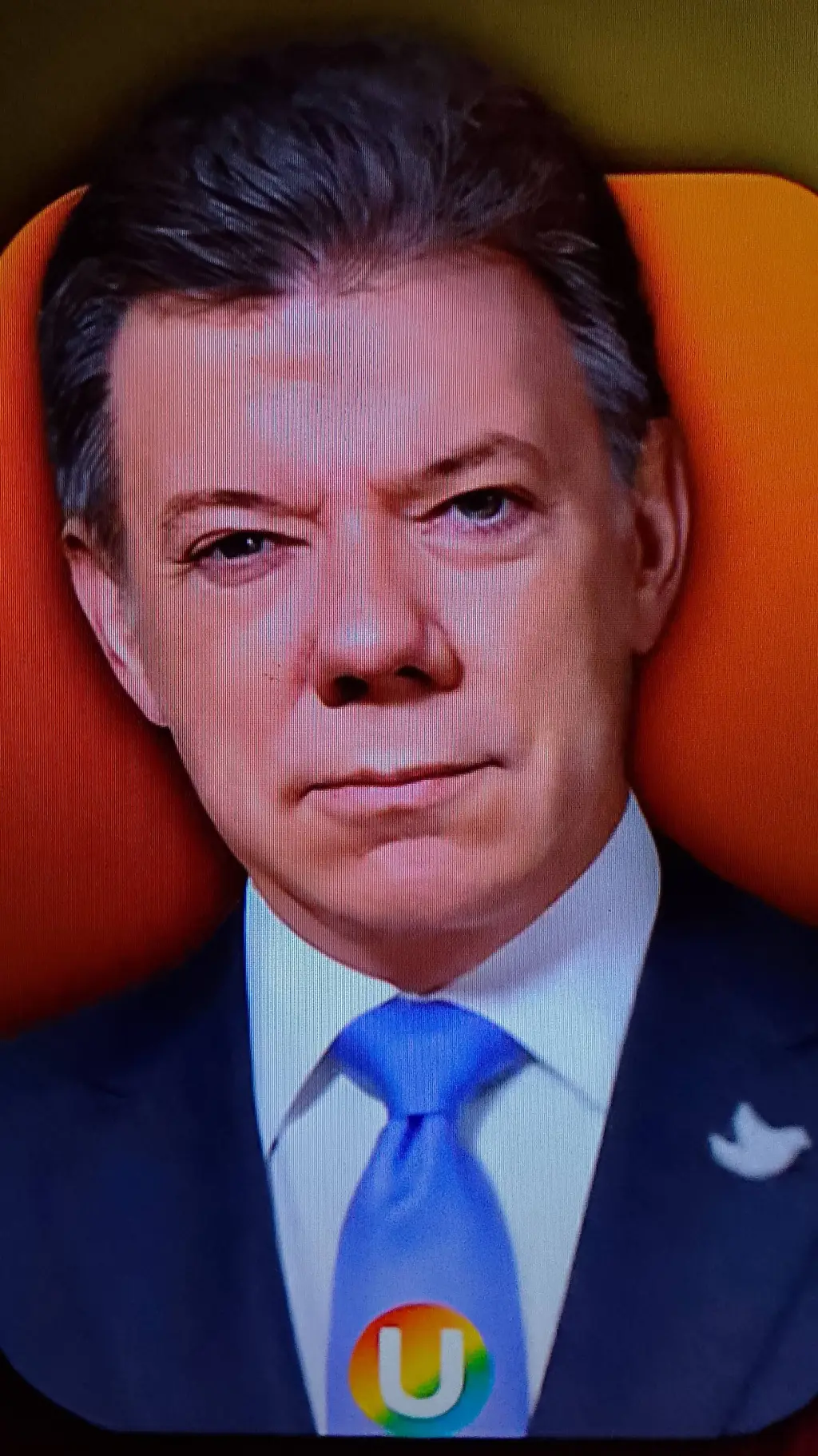 ai character: Juan Manuel Santos background