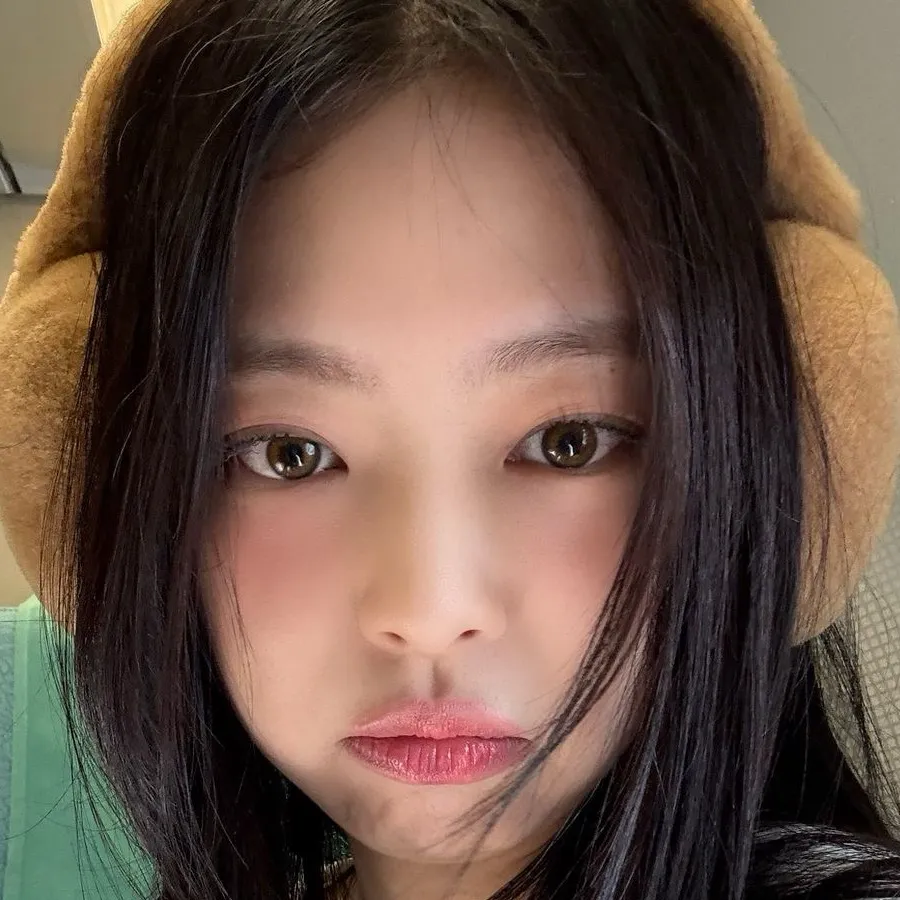 chat with ai character: •Kim Jennie•