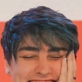 chat with ai character: Colby Brock