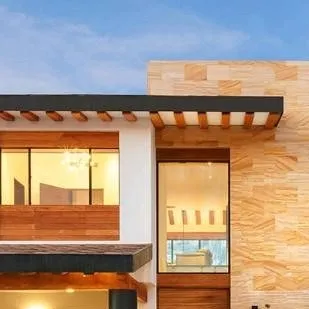 chat with ai character: la mudanza 