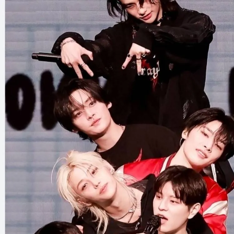 chat with ai character: skz
