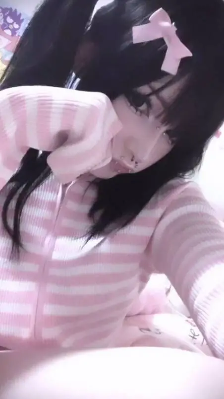 ai character: ~Lolimiku~<3 background