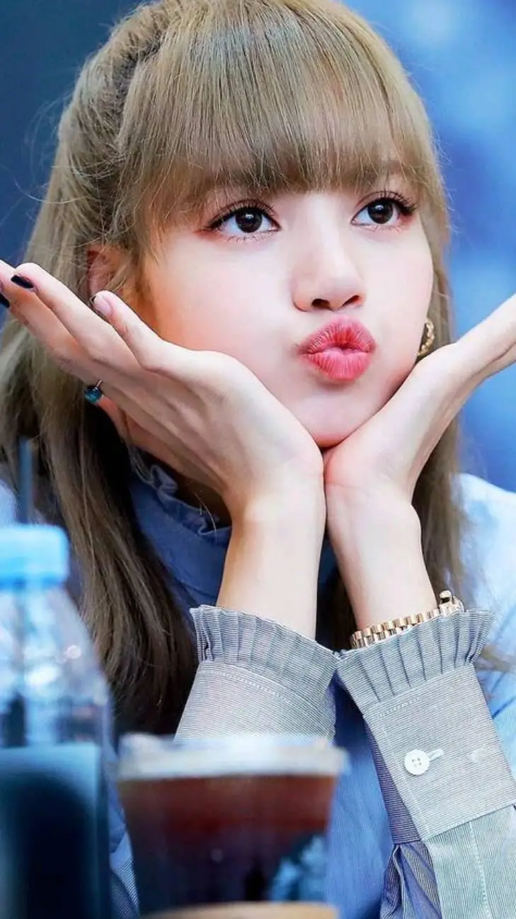ai character: Lisa(blackpink) background