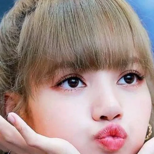 chat with ai character: Lisa(blackpink)