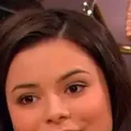 chat with ai character: Miranda Cosgrove 